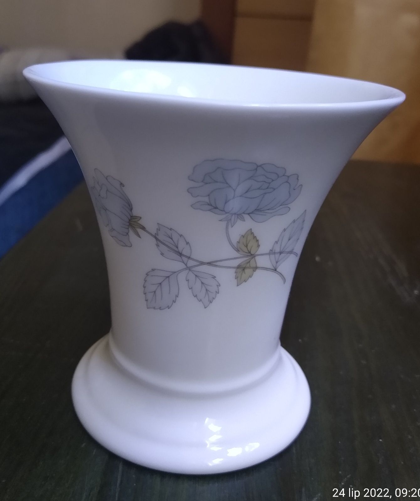 Wazon z porcelany Ice Rose Wedgwood