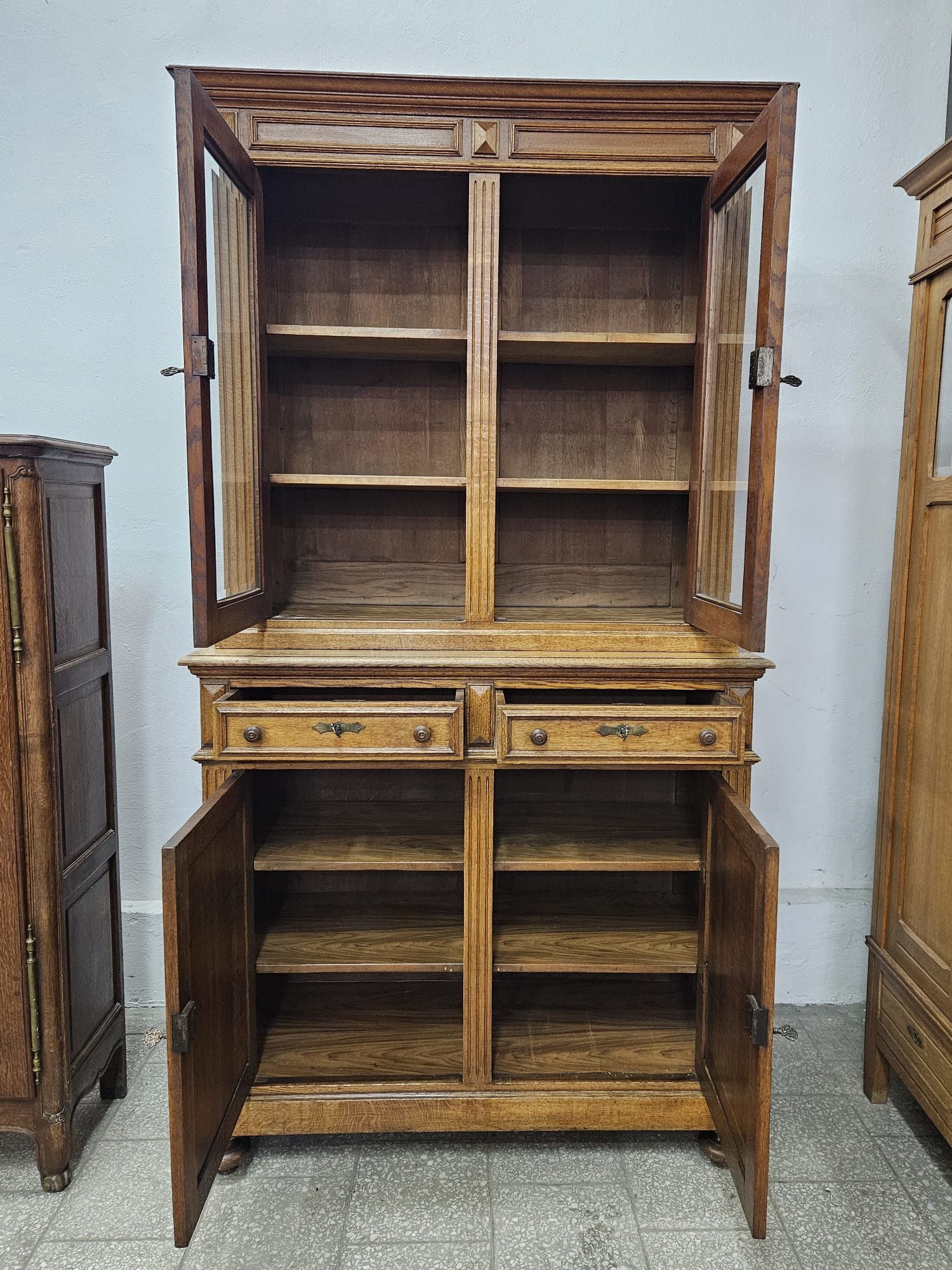 Duży rustykalny kredens dębowy biblioteczka //