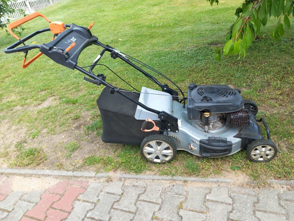 Kosiarka spalinowa znpendem