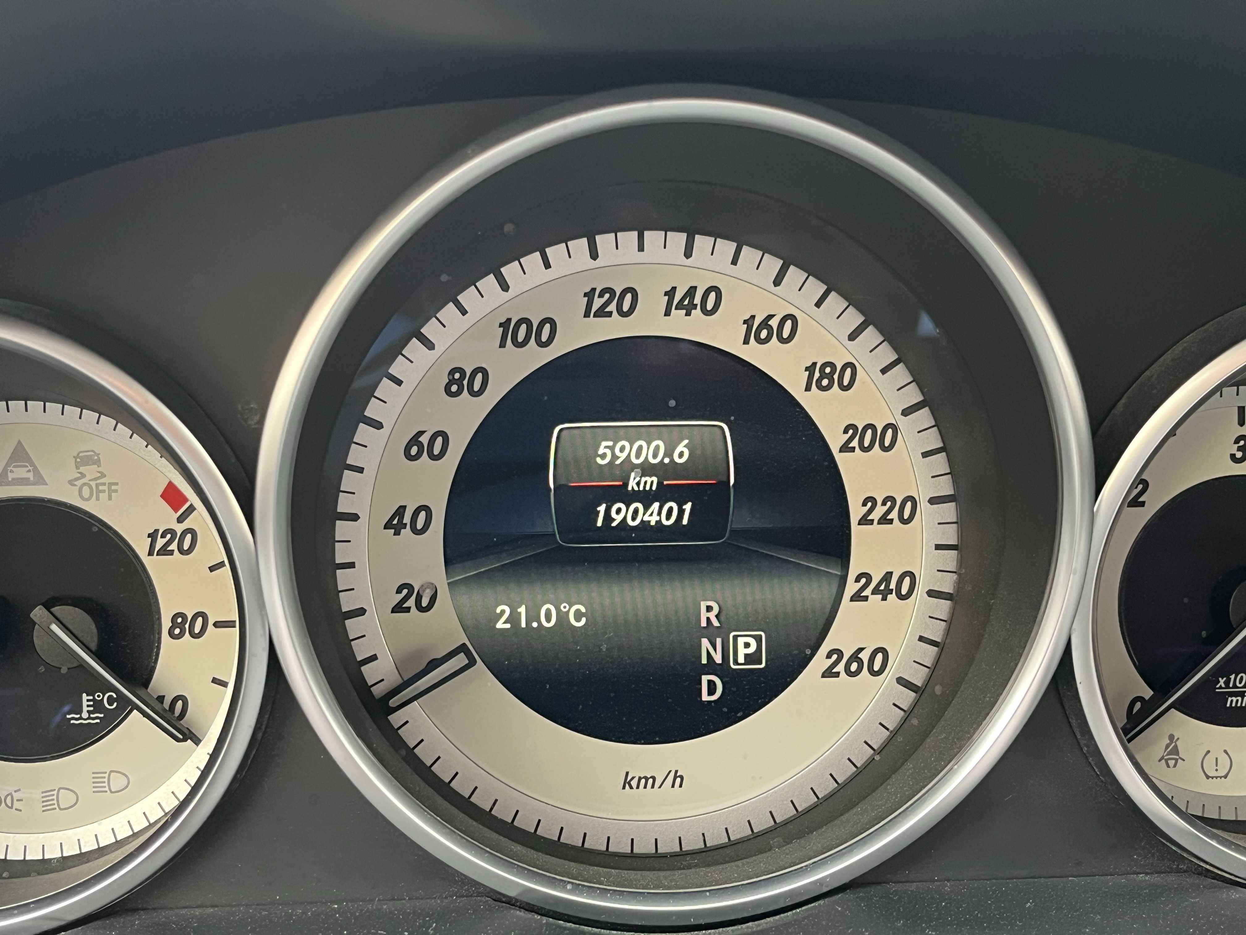 Mercedes E220 AUTO. | Nacional e Único Dono | 190 mil km