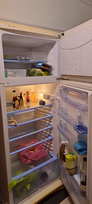 Frigorífico combinado indesit em excelente funcionamento