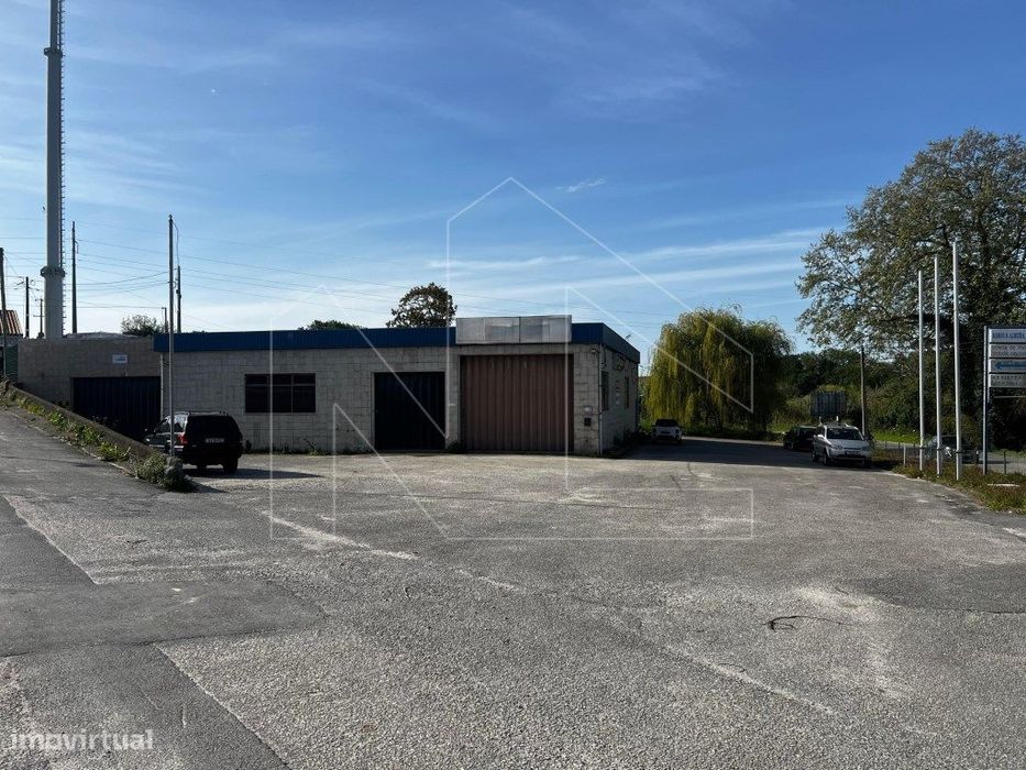 Terreno com Armazém