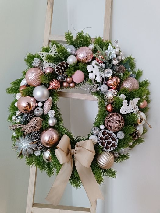 Wianek bożonarodzeniowy 50 cm na drzwi różowo biały Podświetlany