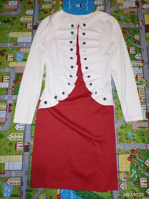 Новое нарядное офисное платье ,костюм с юбкой, недорого, срочно!