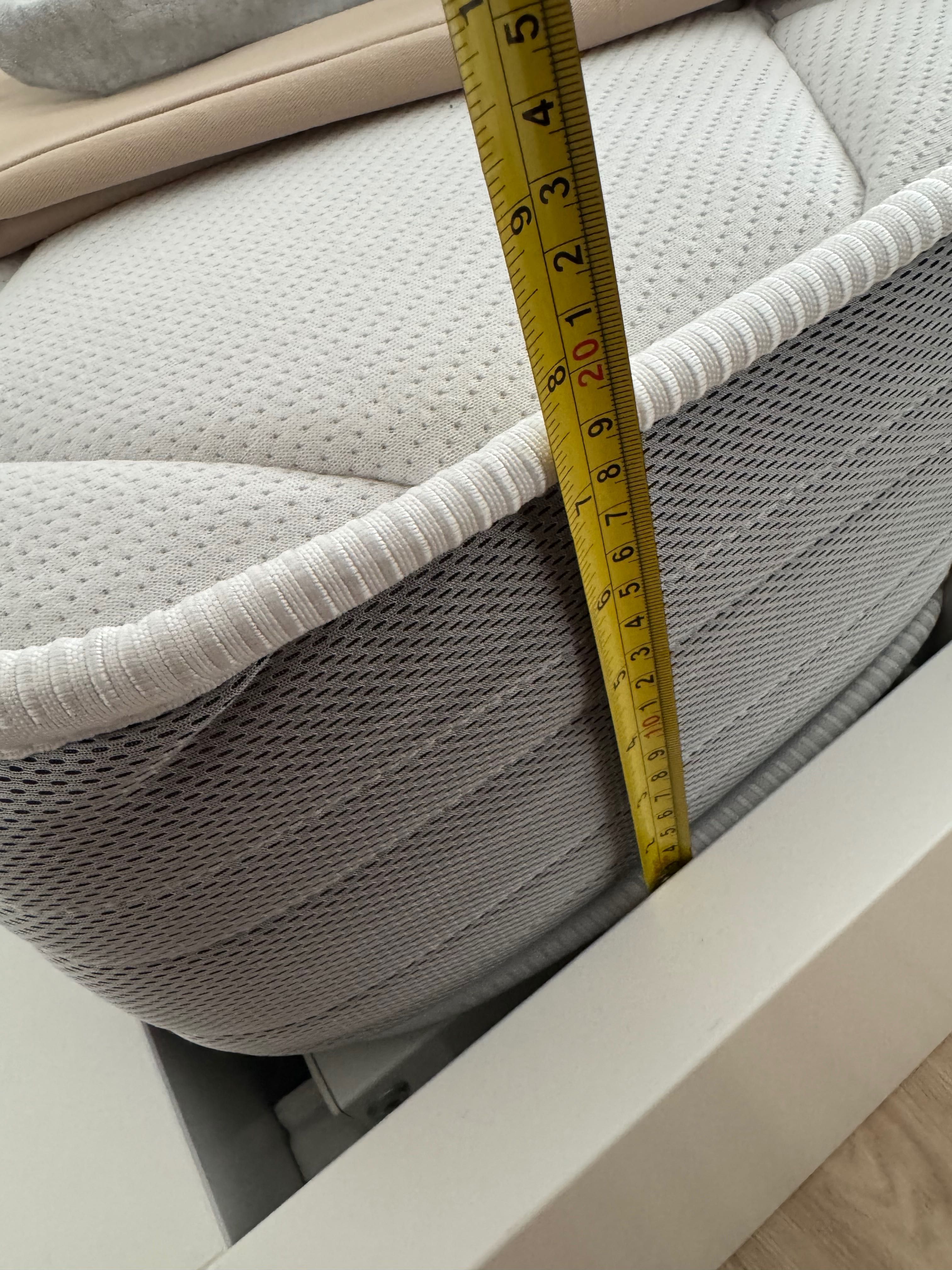 Cama + colchão  140m X 200m com arrumação IKEA MALM + colchão