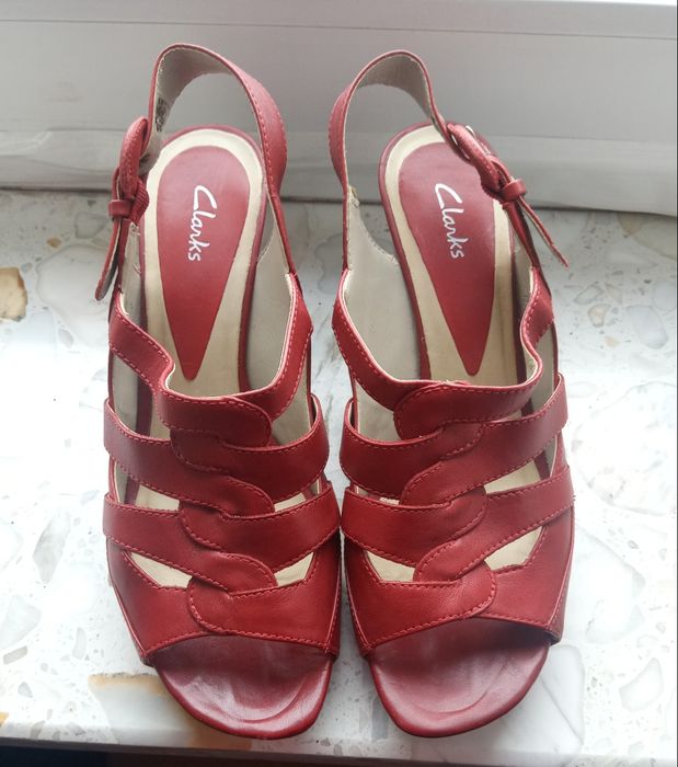Używane czerwone sandały Clarks r. 39,5