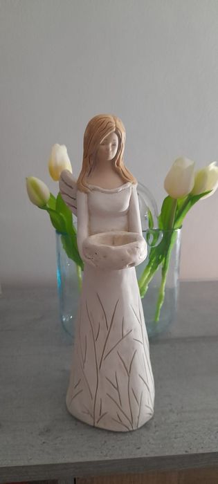 Piękna figurka aniołka