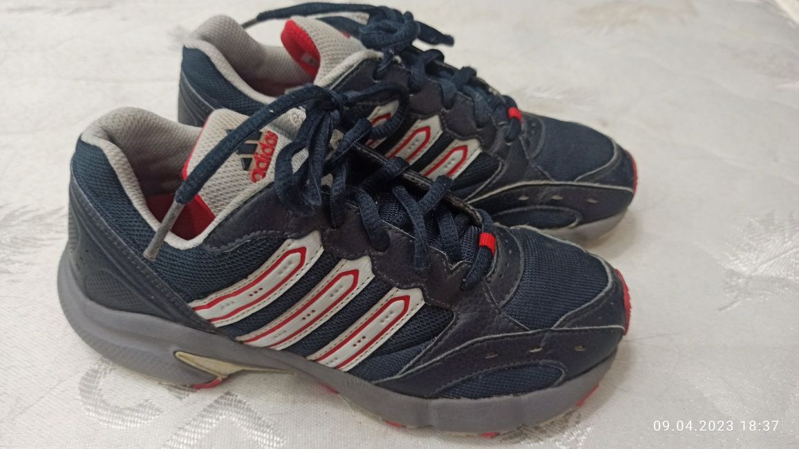 Кроссовки для мальчика Adidas.   Разм. 33. ( 21 см).