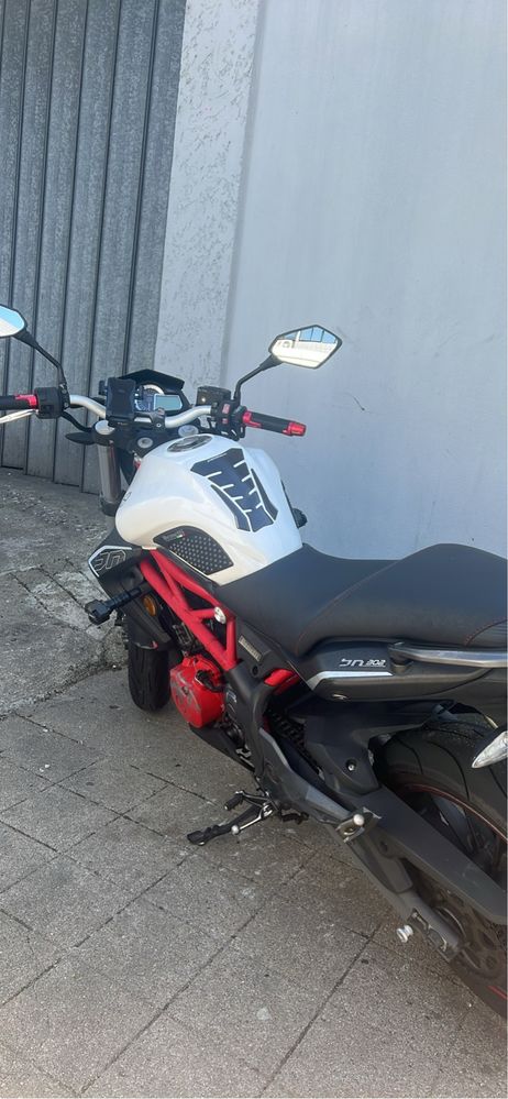 Moto benelli bn 302