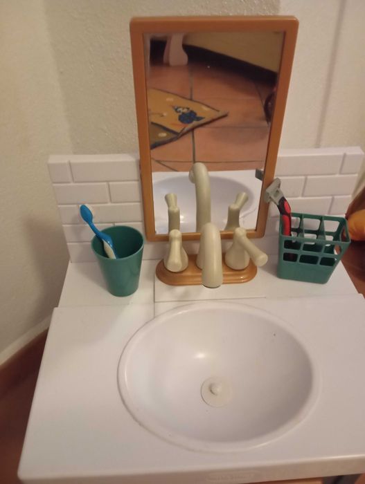 Armário de casa de banho de brincar