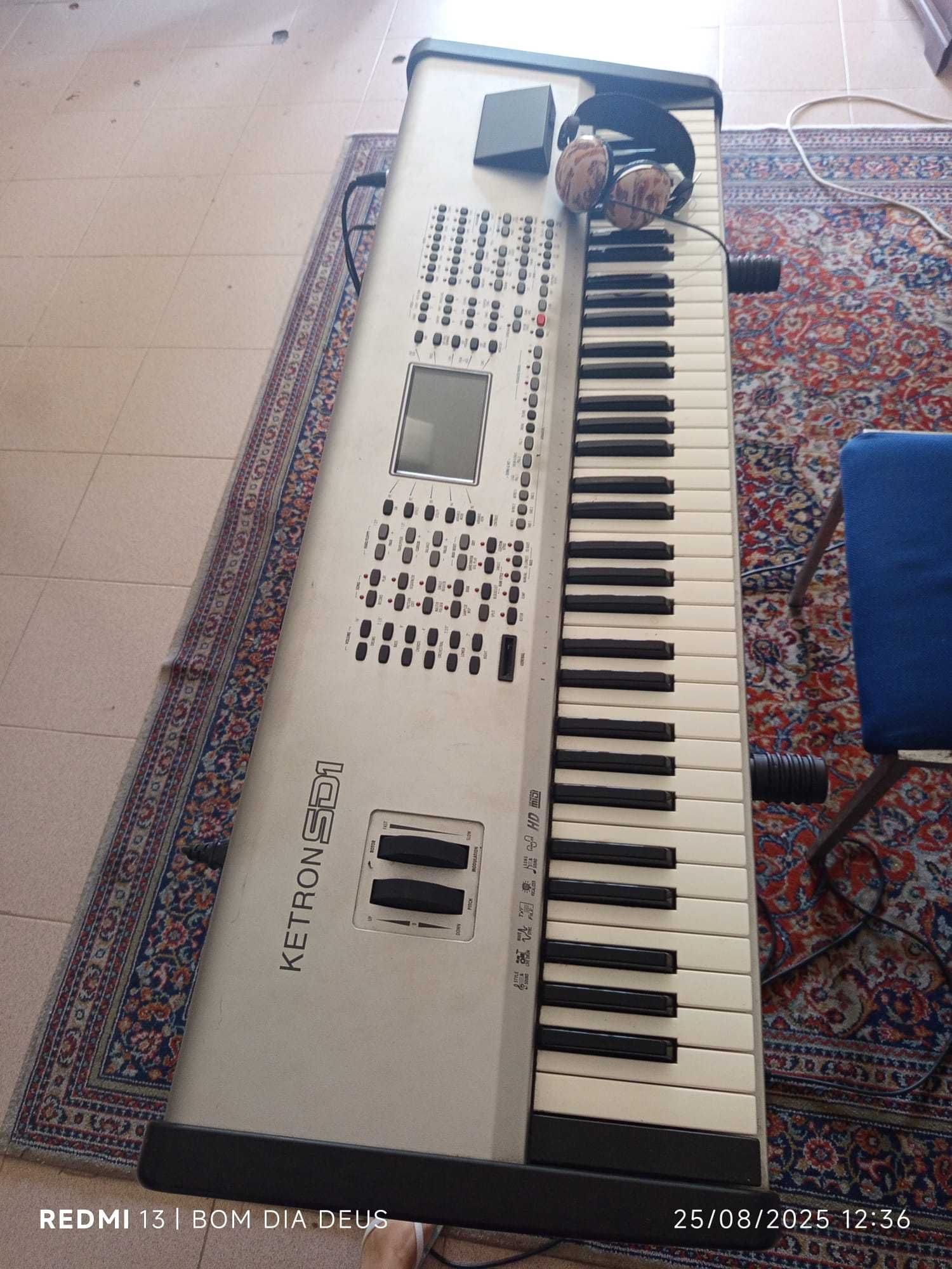 Teclado ketron SD1