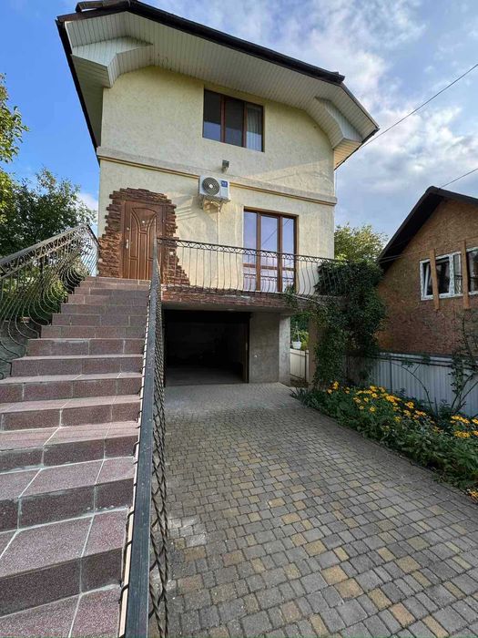 Здається Будинок по вулиці Київській