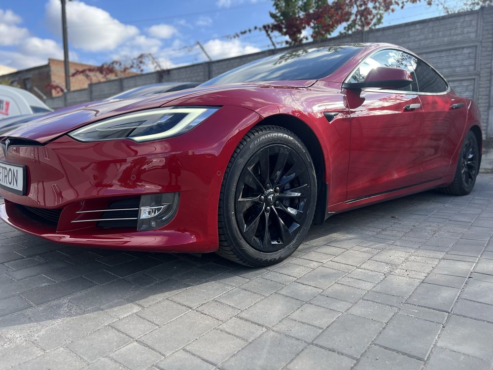 Tesla Model S 2020