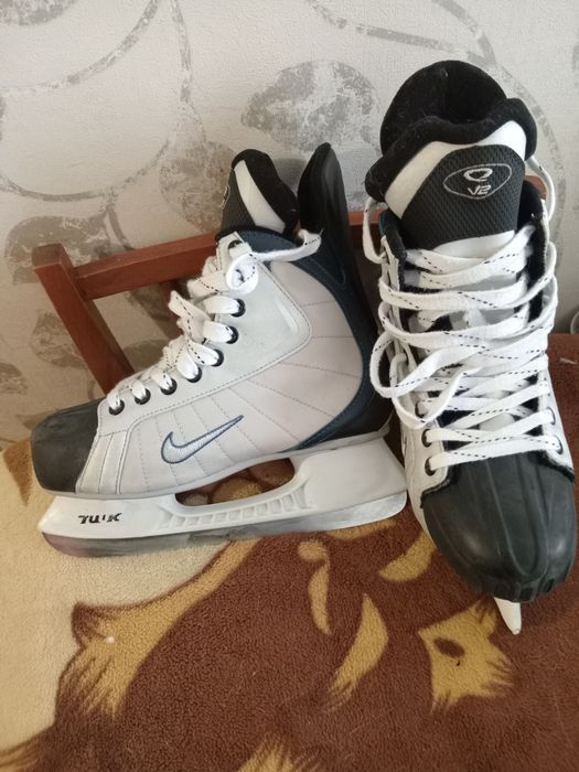 Ковзани  CCM фігурні і  хокейні.