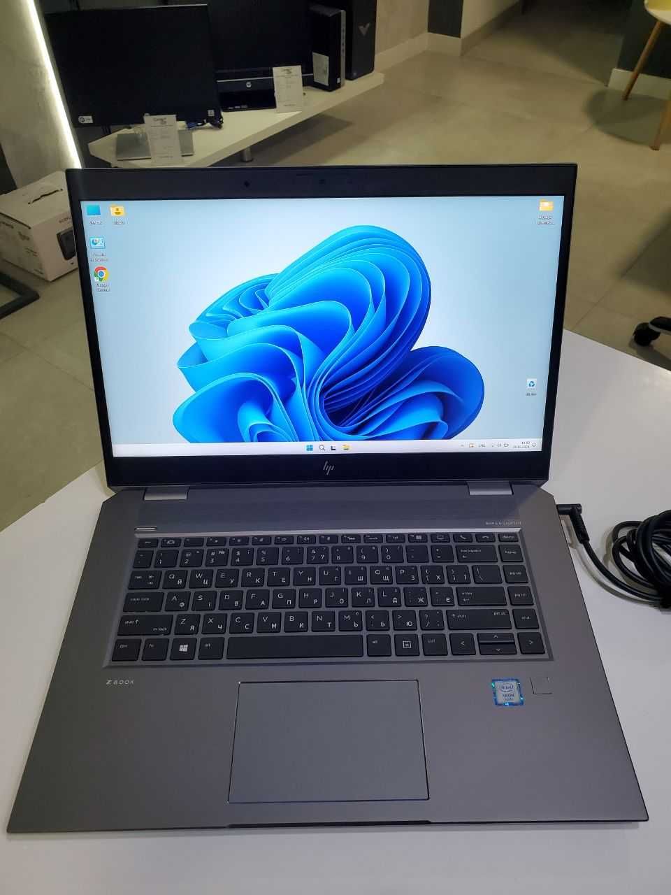 Ноутбук HP Zbook Studio G5 Xeon E-2176M/Quadro P1000 4Gb/32Gb/1Tb
