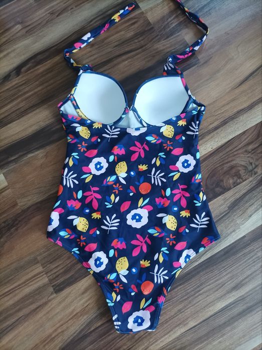 Kostium kąpielowy jednoczęściowy rozm S