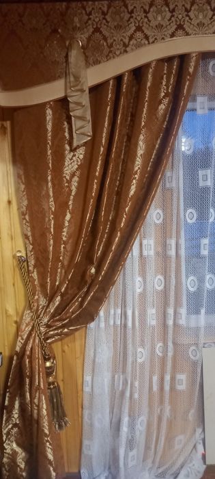 Ламбрикени і штори на 2 вікна