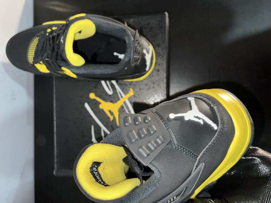 Jordan 4 yellow black