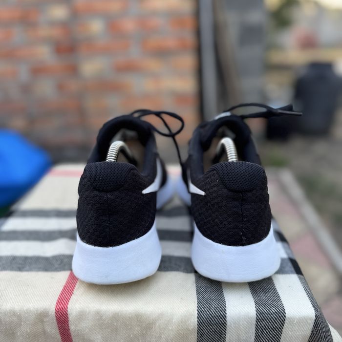 Кроссовки Nike Tanjun Black/White, 40 размер, Оригинал, Кросівки