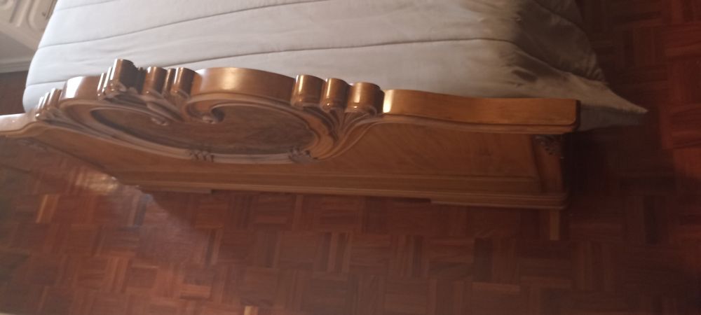 Cama e mesinhas vintage