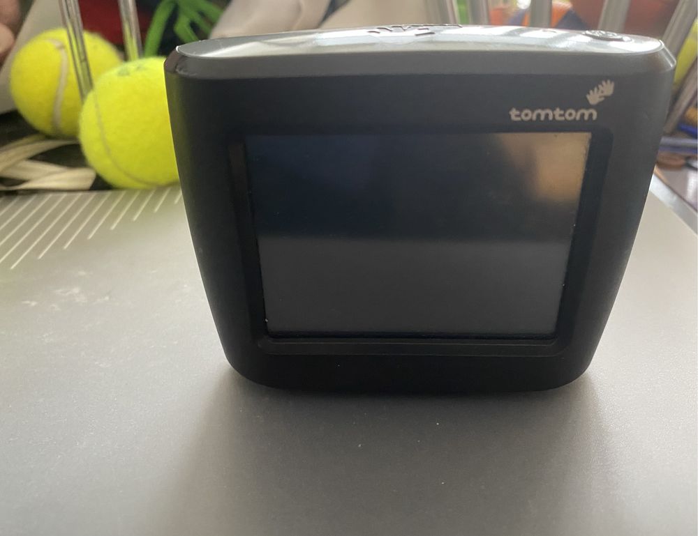TomTom GPS com carregador.