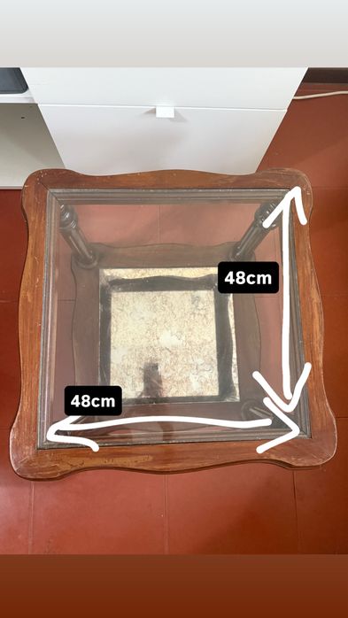 Mesa de Centro em Madeira com Tampo de Vidro