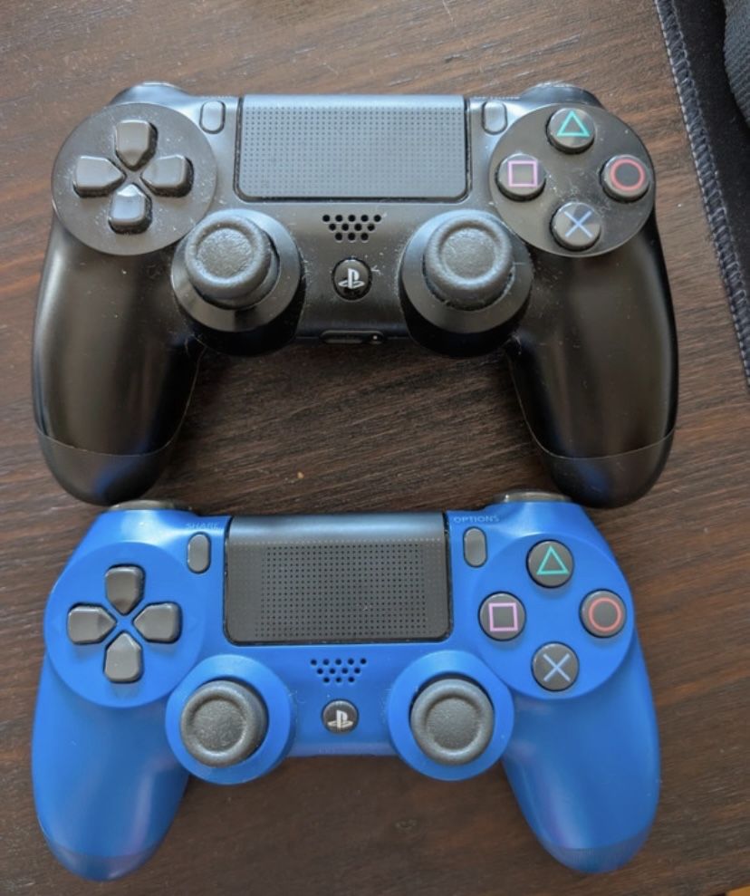 PS4 2 comandos +3 jogos