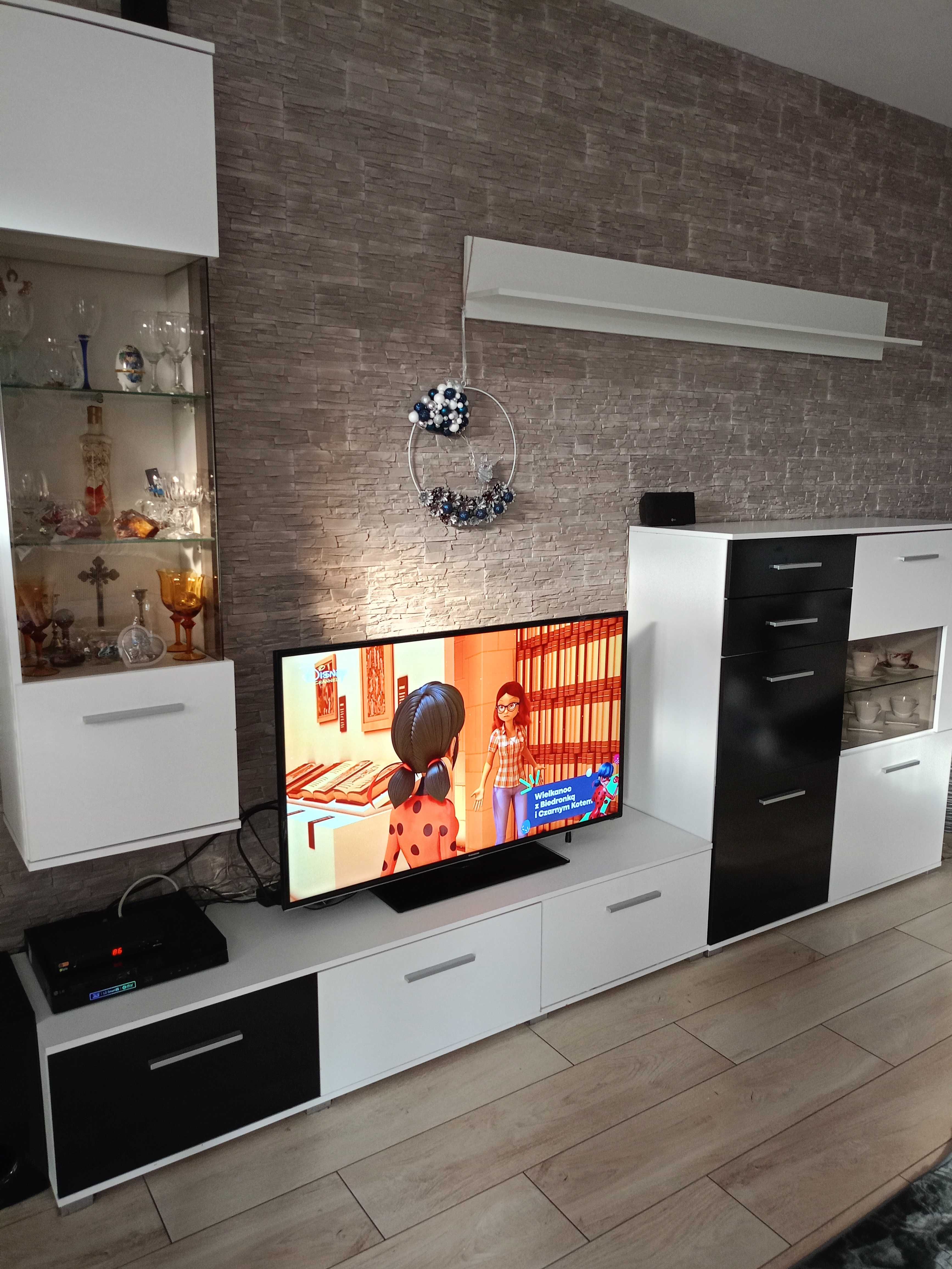 Meblościanka do salonu, komoda, witryna, szafka pod tv
