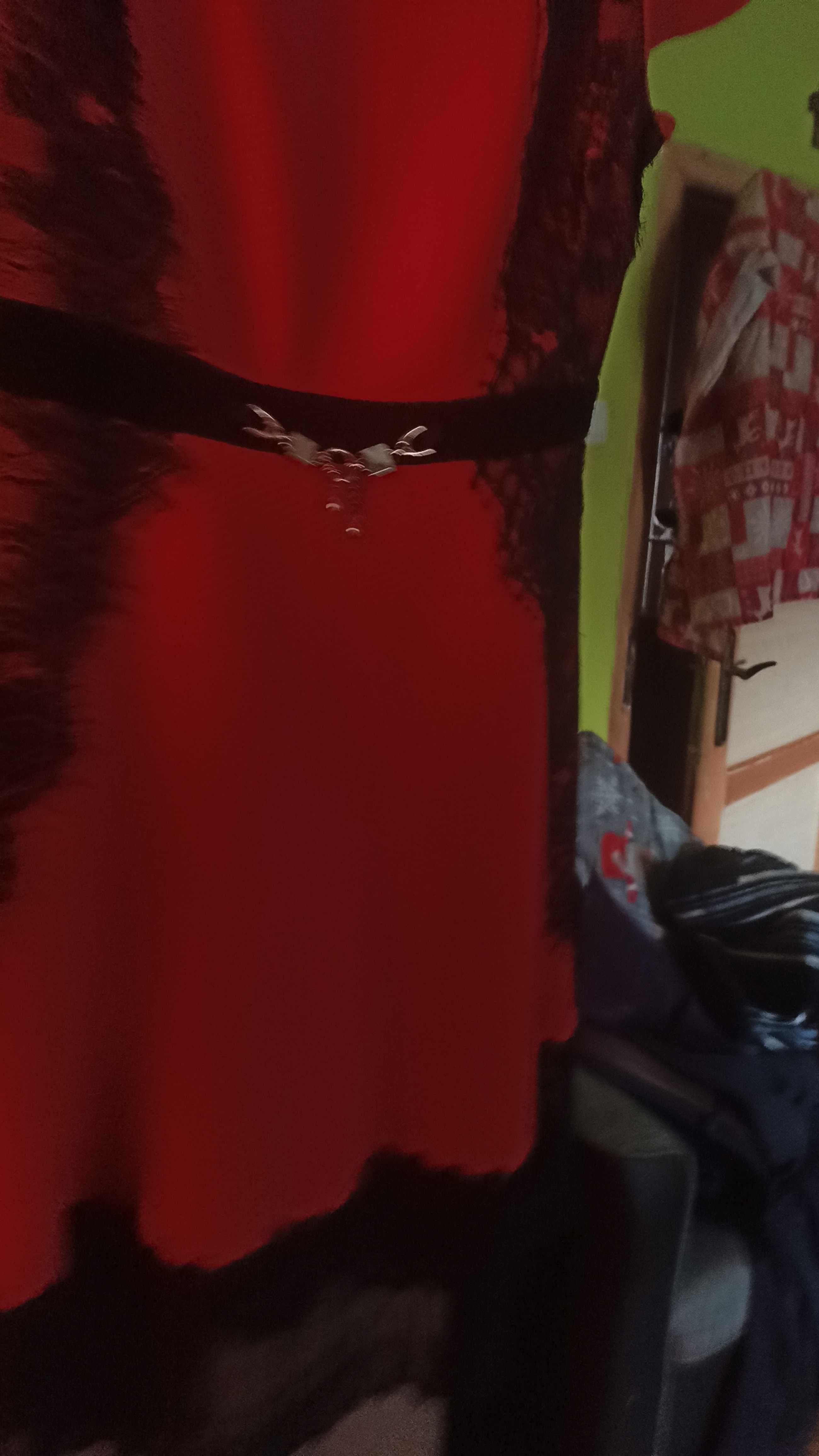 Piękna czerwona sukienka firmy Ryłko z koronką 110 Max biust
