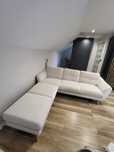 Sofa z dwiema pufami