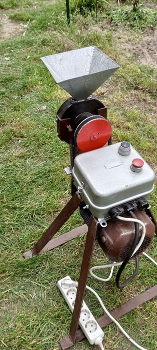 Мельница для получения муки цельнозернового помола из пшеницы, гречки