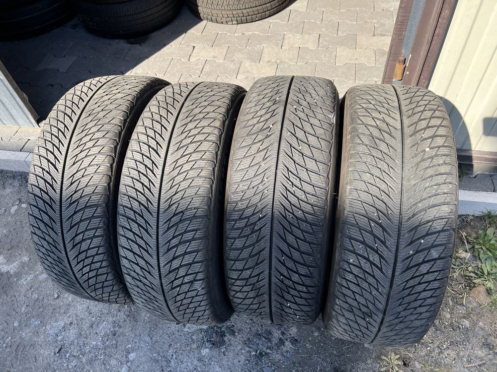 4xopona zimowa MICHELIN w rozmiarze 235/55 R18