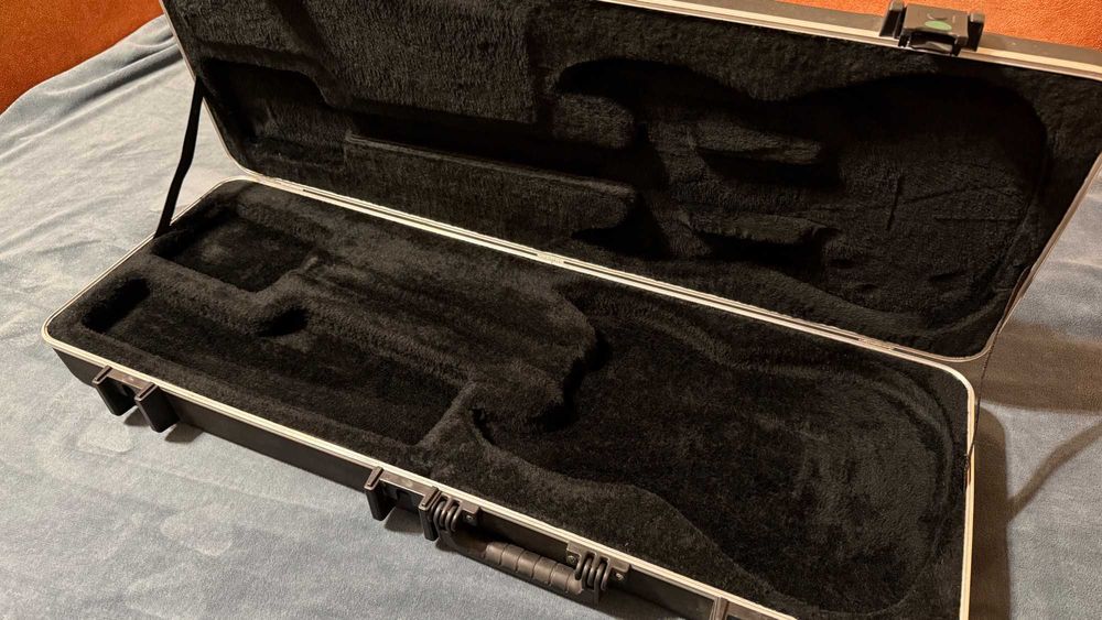 Продам кейсы/кофры гитар/басов Fender,Jackson,Roadrunner,Music-Jacket