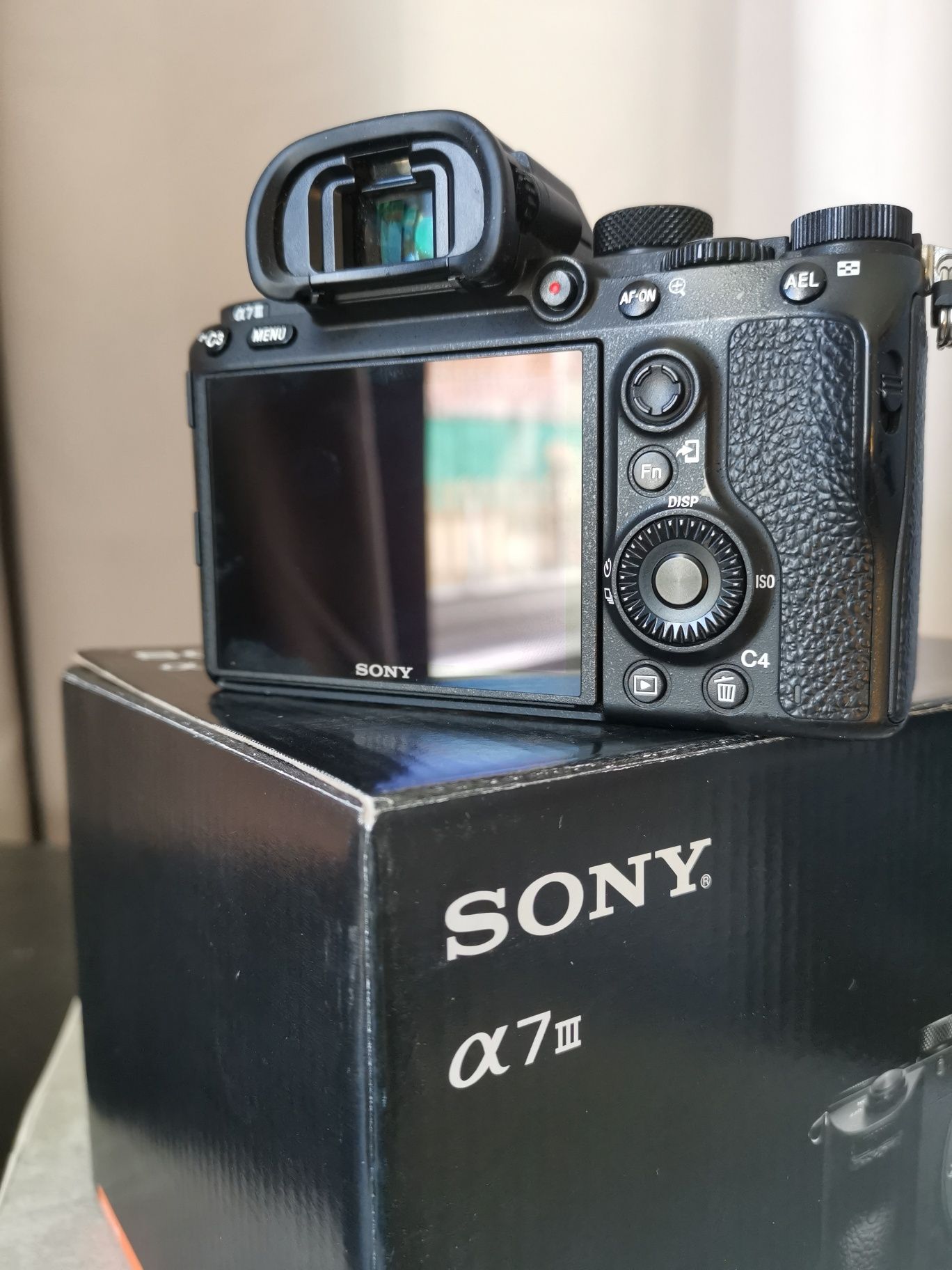 Sony A7 III em excelente condição.