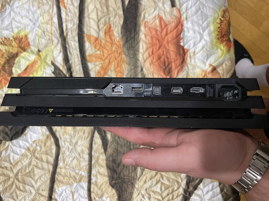 Sony Playstation 4 pro(1 терабайт памяти)