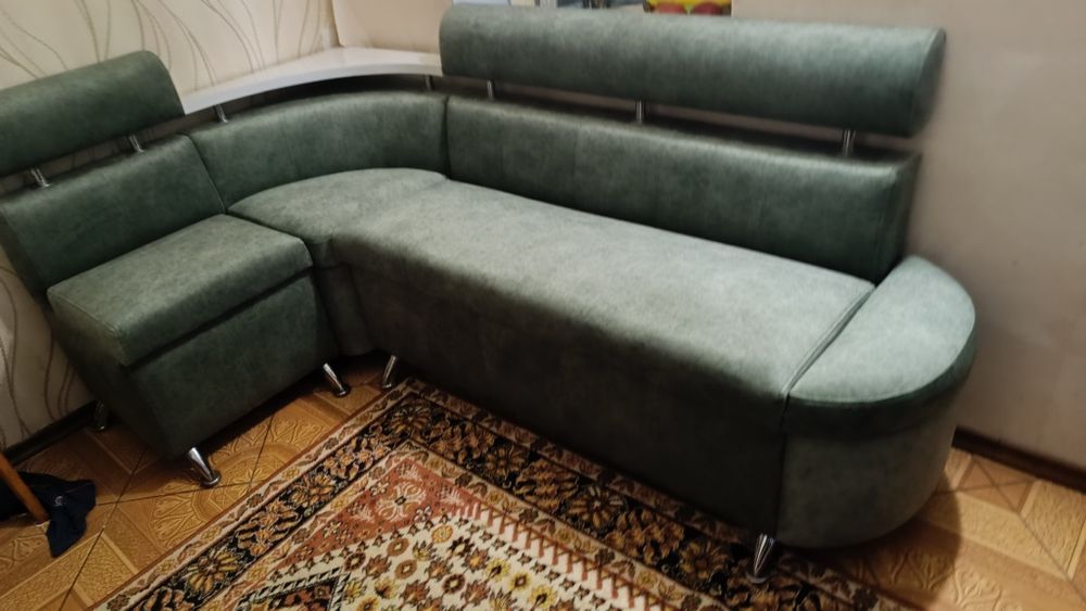 Реставрация ,Перетяжка мебели и Ремонт мягкой мебели.Чистка ковров. Ди