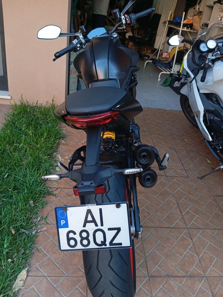 Ducati Monster 937