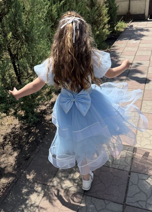 Нарядное платье на 5-6 лет