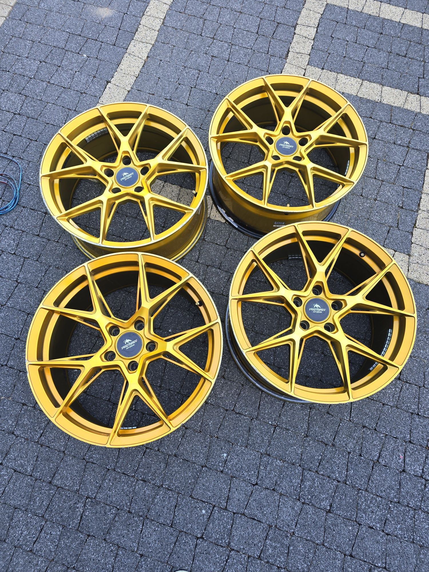 Felgi złote Forzza Wheels R 19 5×120 2×8,5J 2×9,5J