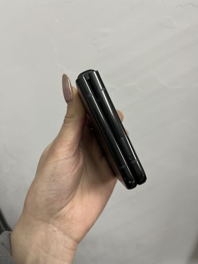Телефон Samsung Galaxy Z Flip 3 5G 8/128gb