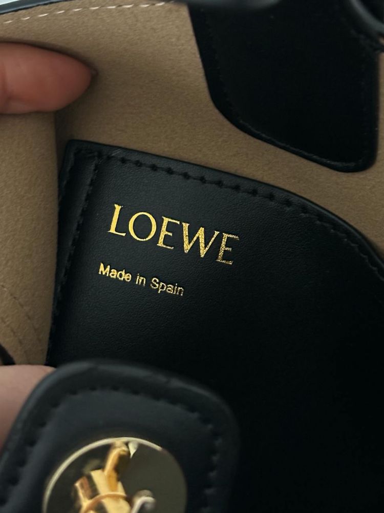 Torebka Loewe Mini Pebble Bucket Bag in Smooth Calfskin Black
