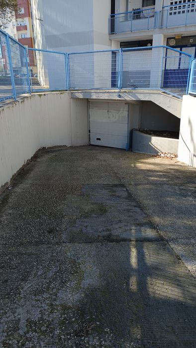 Alugo garagem no Barreiro