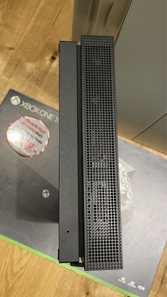 Xbox One X 1TB em caixa como nova