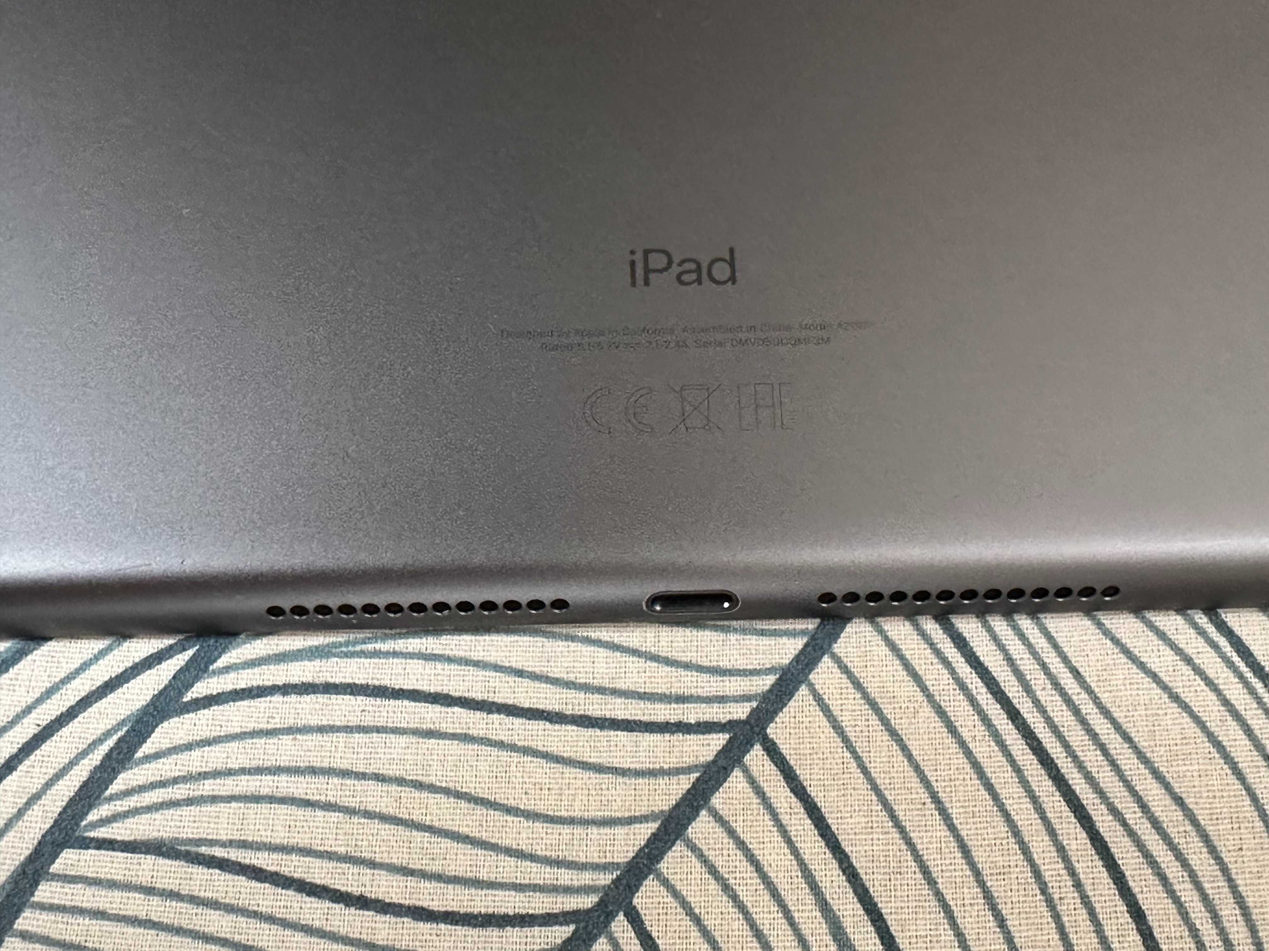 Ipad 7º Geração c/capa e teclado