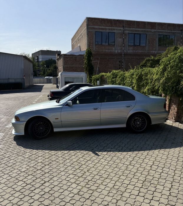 BMW E39, газ/бенз, ГБО 4, автомат, мультимедіа, дуже гарний стан.