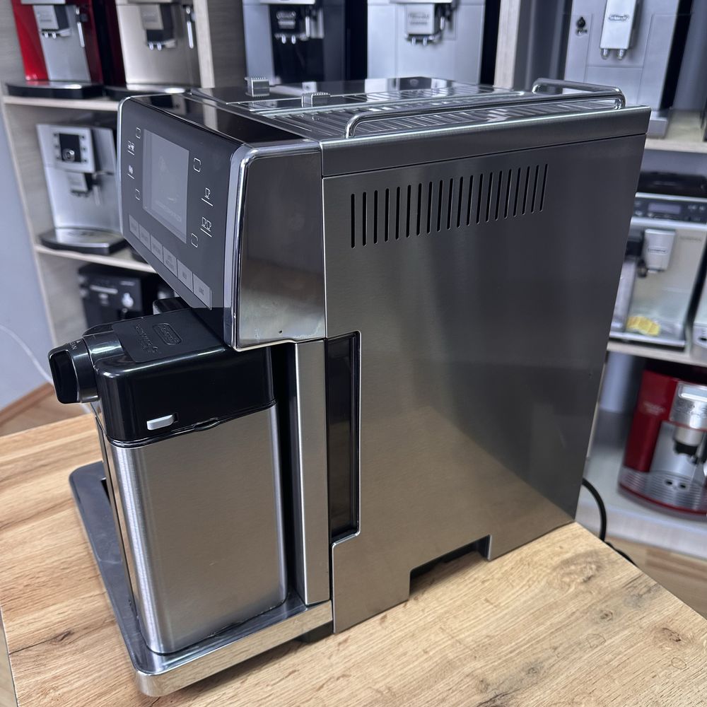 Кавомашина Delonghi PrimaDonna Exclusive ESAM 6900