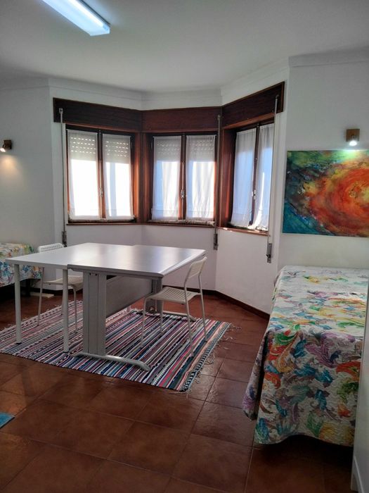 Salão Mob. em Moradia - 1 ou 2 jovens - Despesas incluídas.