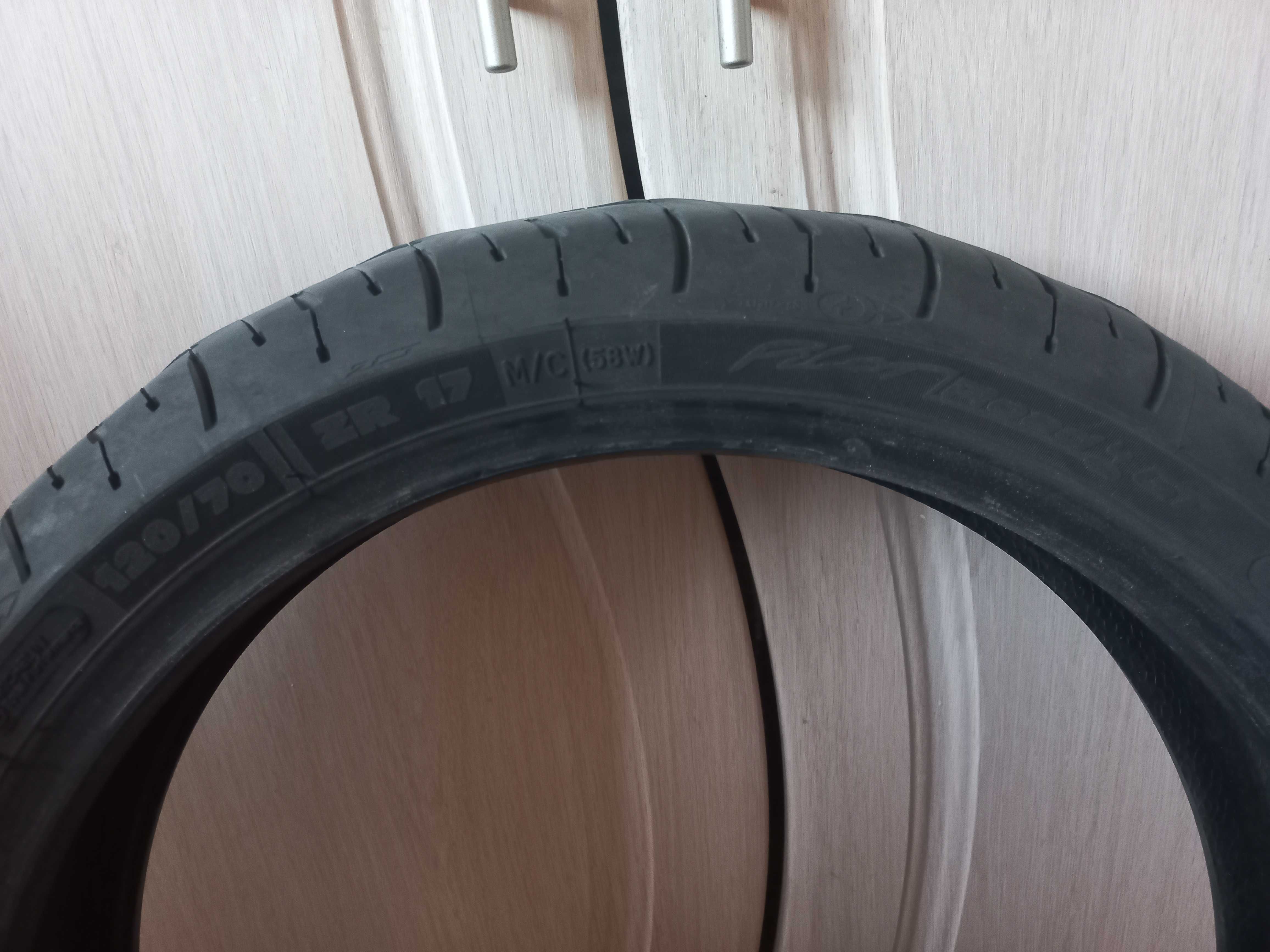 Michelin Pilot Road 4. 120/70-17.