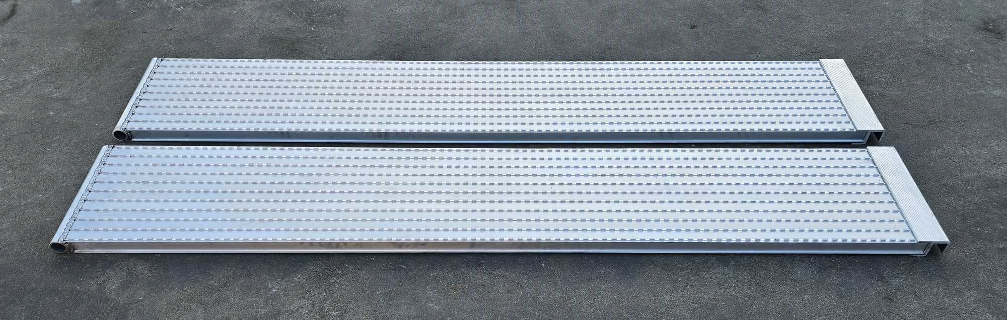 Najazdy aluminiowe frezowane 2500x340x40mm moc. kątownik nośność 2,3t.