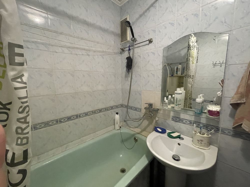 Продам 3-к квартиру в центрі міста